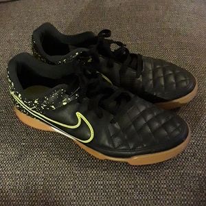 Nike tiempo youth indoor soccer shoes